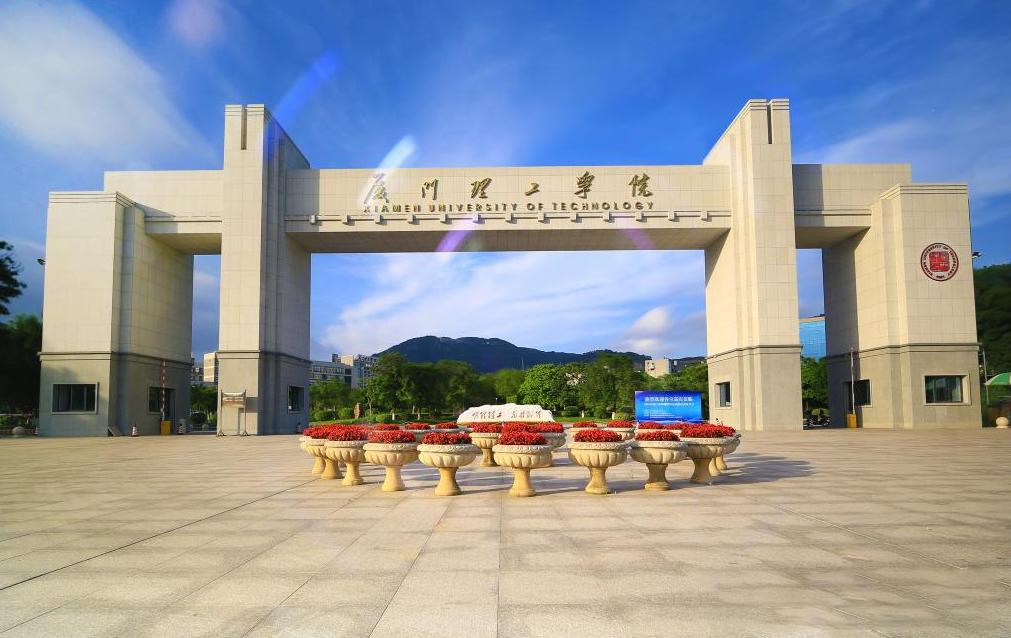 长虹中央空调商用热泵机组落地厦门理工学院,护航3000学子温暖生活 - 插图 1