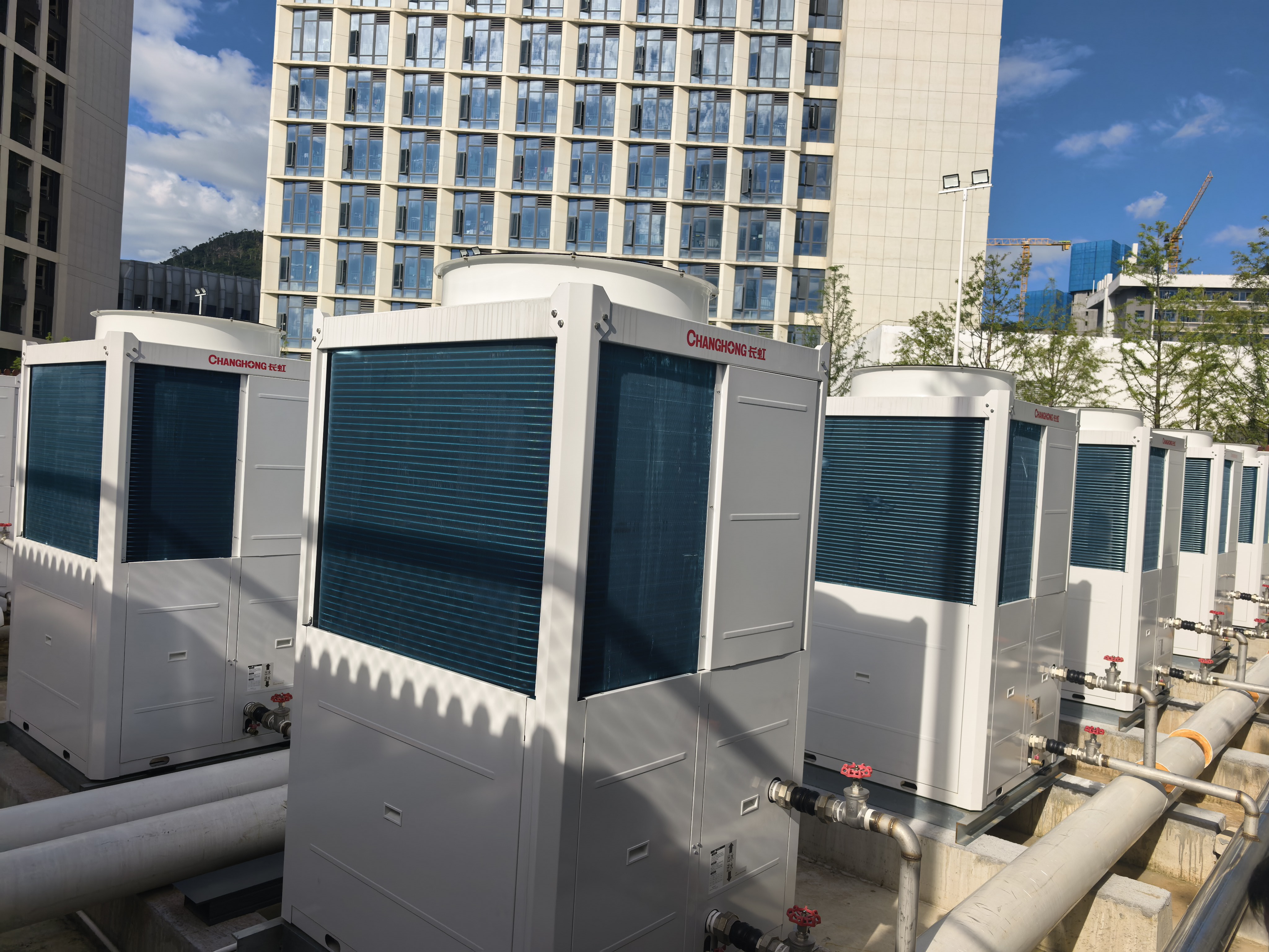 长虹中央空调商用热泵机组落地厦门理工学院,护航3000学子温暖生活 - 插图 2