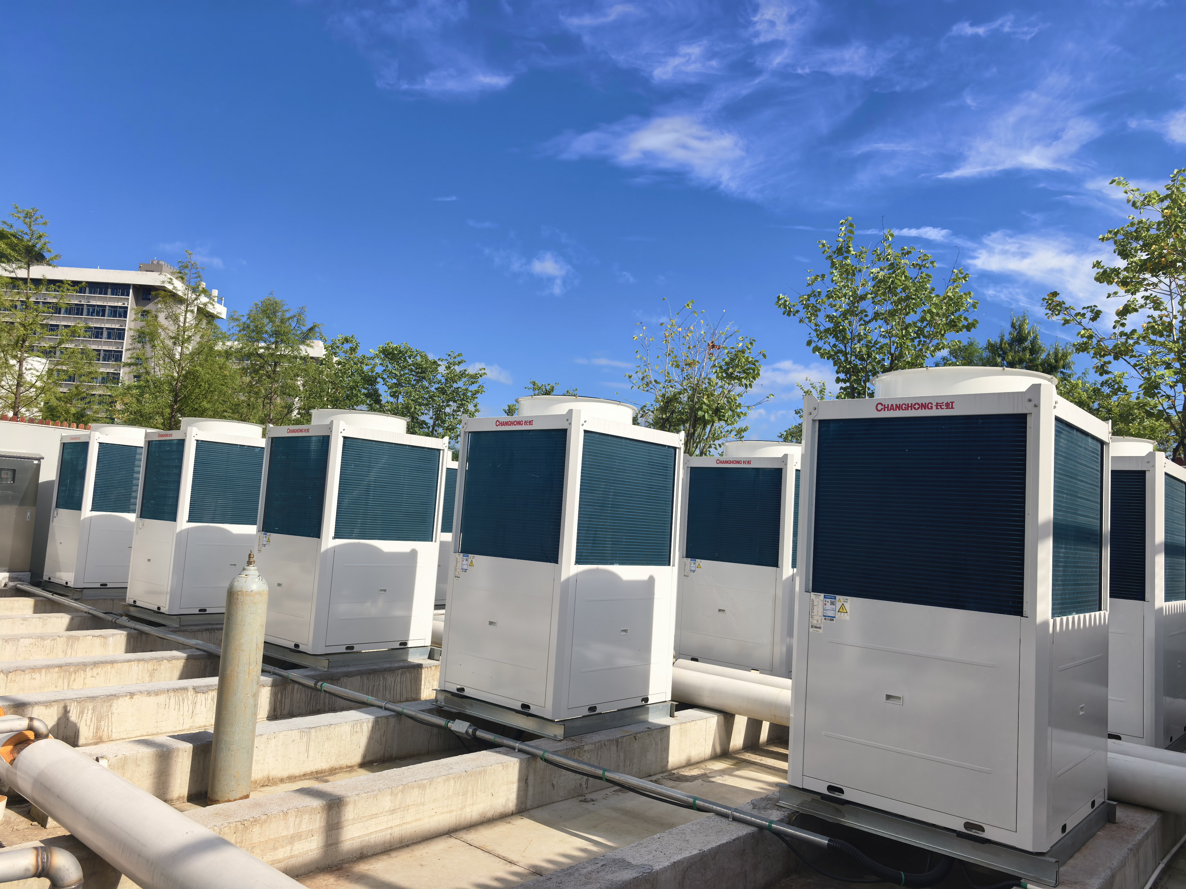 长虹中央空调商用热泵机组落地厦门理工学院,护航3000学子温暖生活 - 插图 4